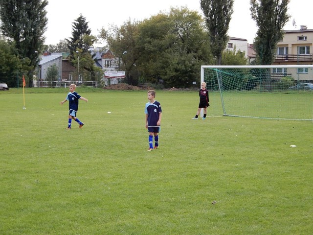 F04